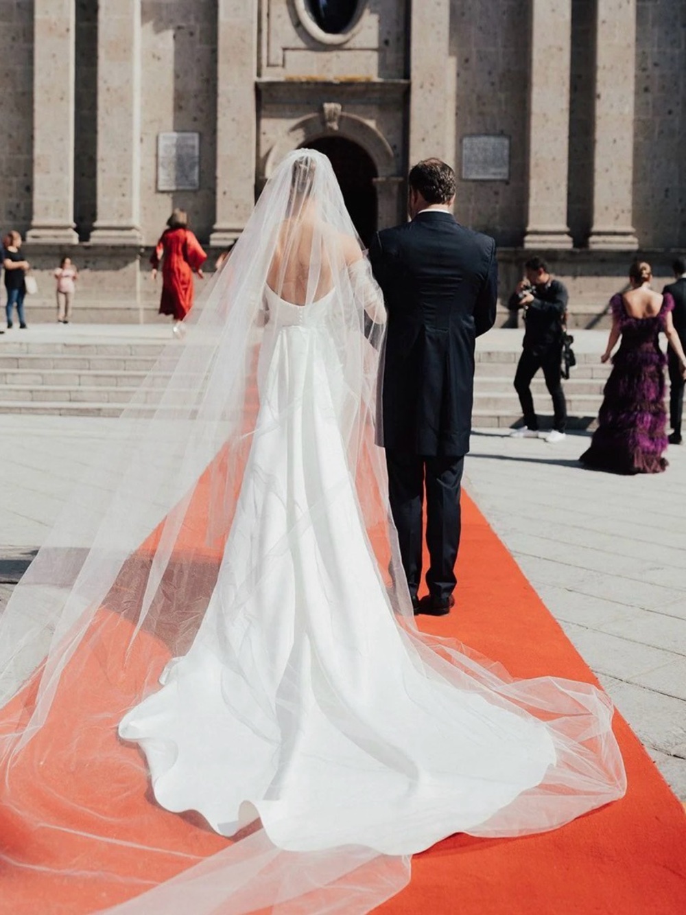 Light Ivory Bridal Gown Long Veil- Never Worn